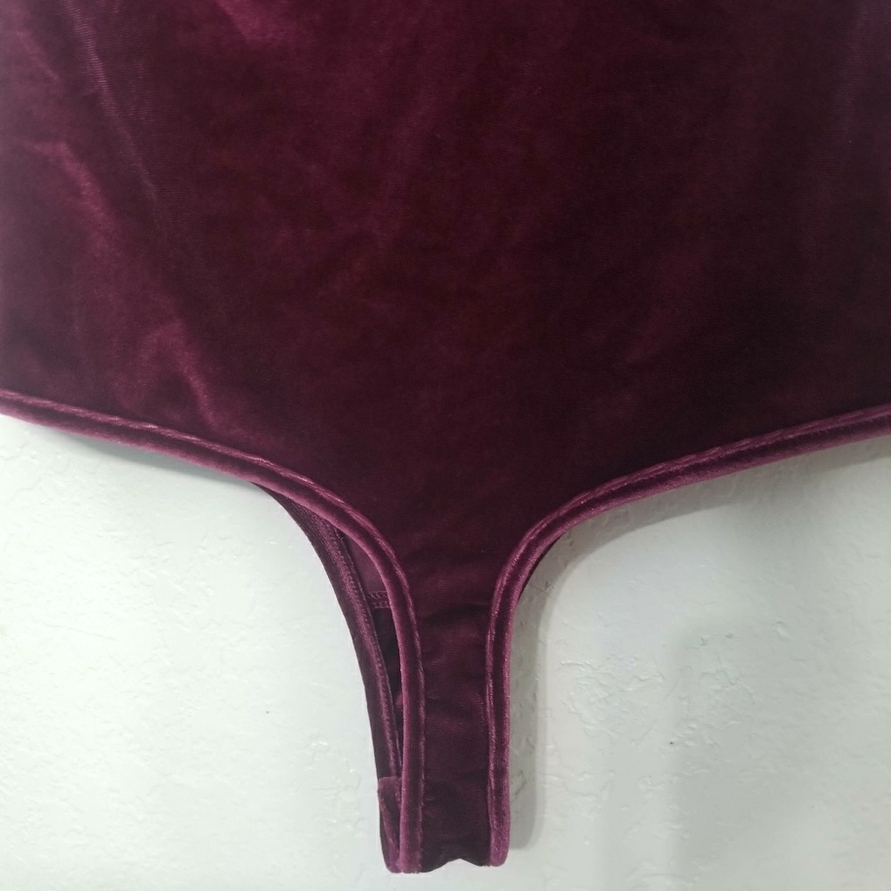 🍒 GUESS Velvet Bodysuit - Picture 3 of 3